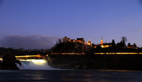 Entfalte dich mit Körperübungen von RhiaYoga in Winterthur und Dinhard